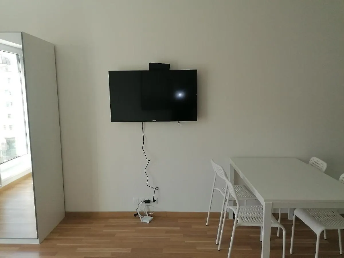 Brand New Studio Apartment #21 With Free Secure Parking In The Center Prague
