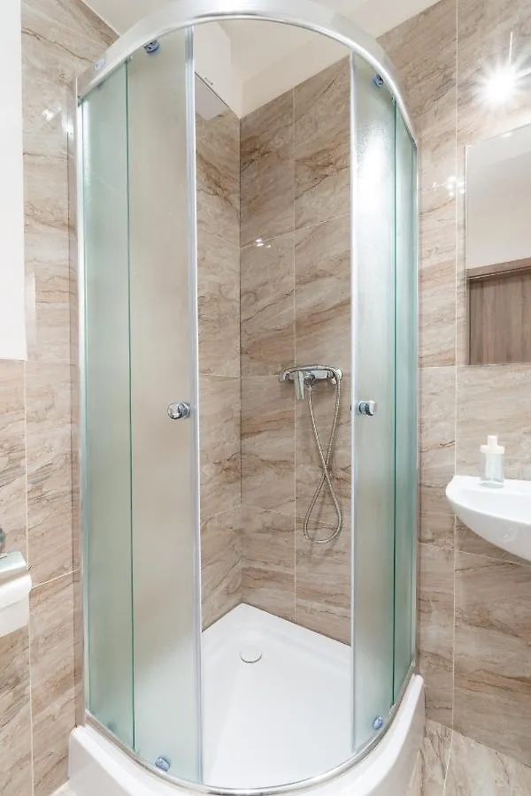 Brand New Studio Apartment #21 With Free Secure Parking In The Center Prague